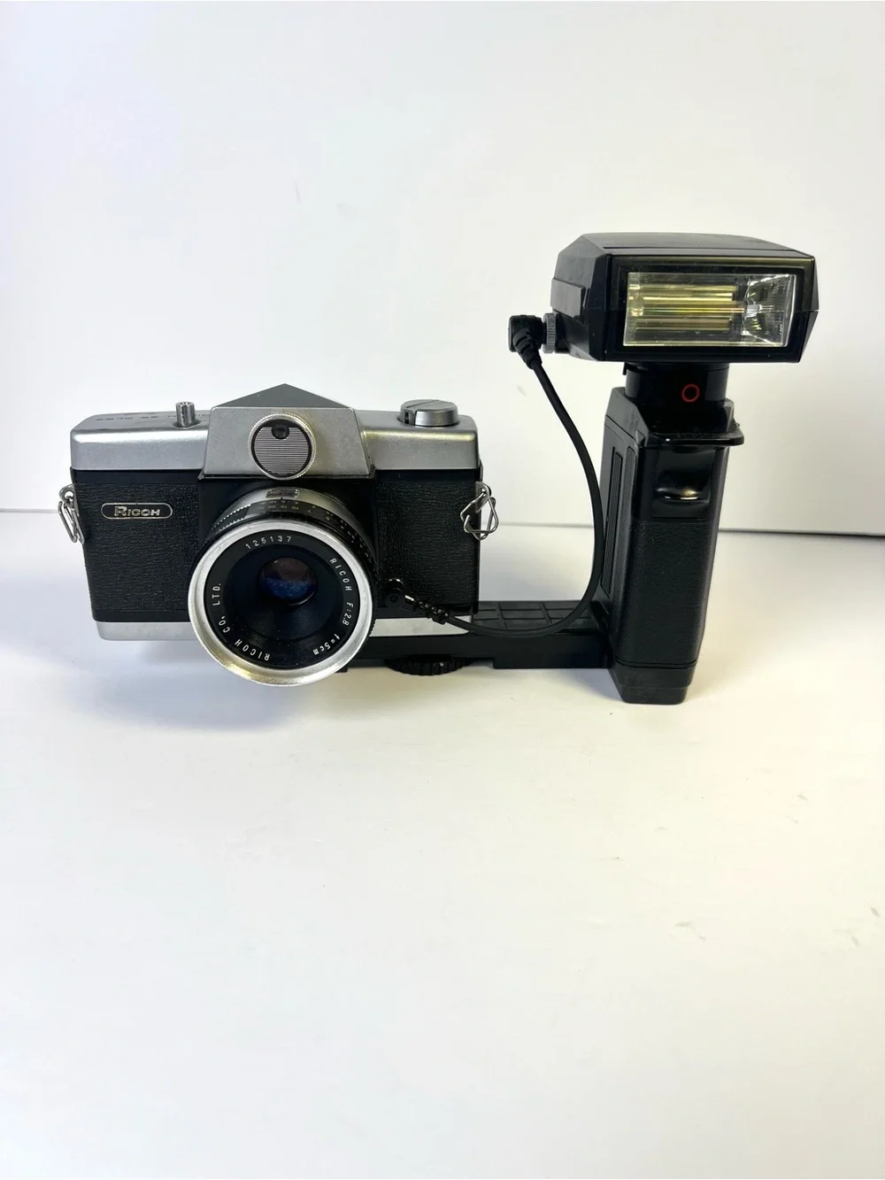 Ricoh 35 Flex 35mm Film Camera F2.8 Len Sunpak Thyristor MG-1 Flash Grip Vintage